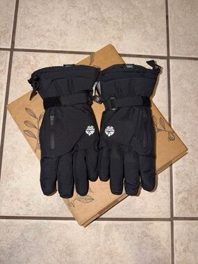 3M Thinsulate Black Insulated Ski Gloves with Wrist Strap